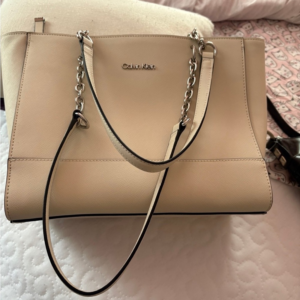Calvin Klein Cream shoulder bag Structured Elegance